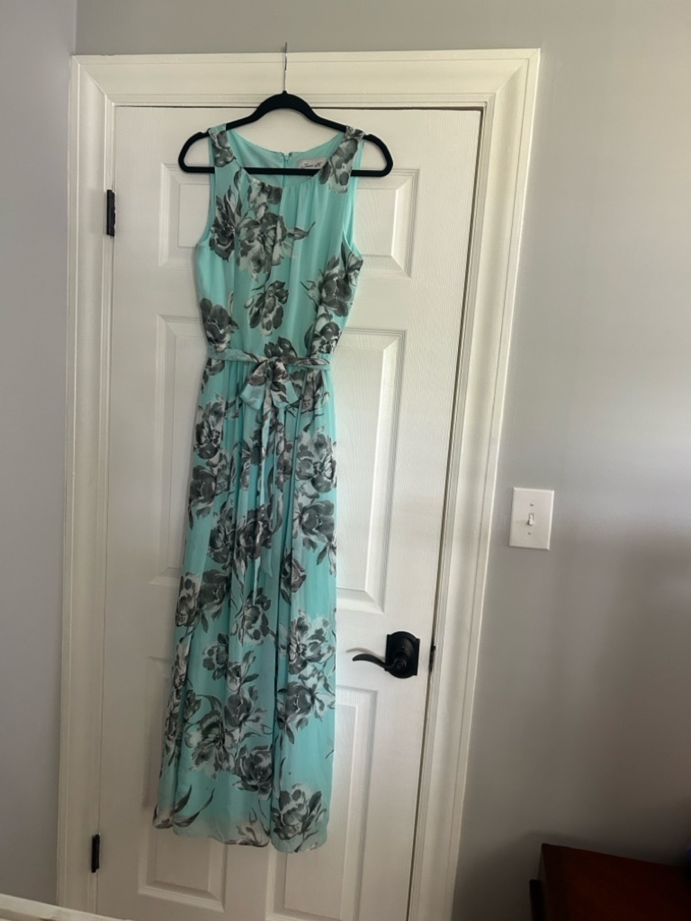 Beautiful Sleeveless Floral Maxi Dress